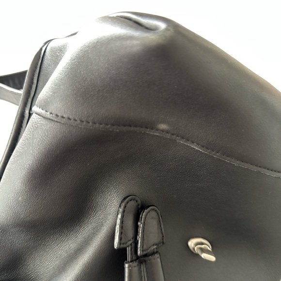 Vintage Coach Daypack style 9960 in Black with Nickle Hardware 🖤🤍 - Picture 5 of 7